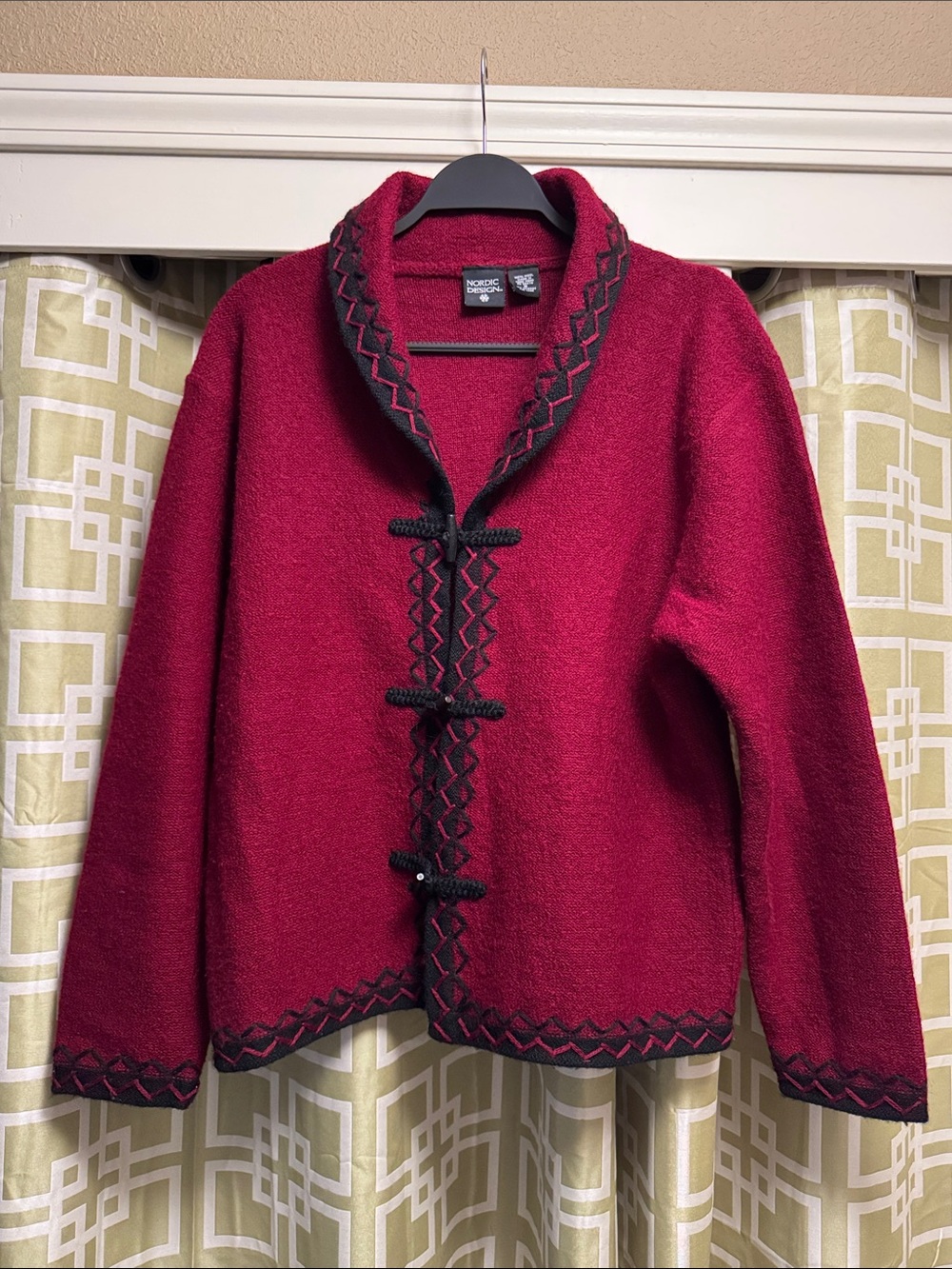 Nordic-Style Burgundy Shawl-Collar Cardigan with Black Trim